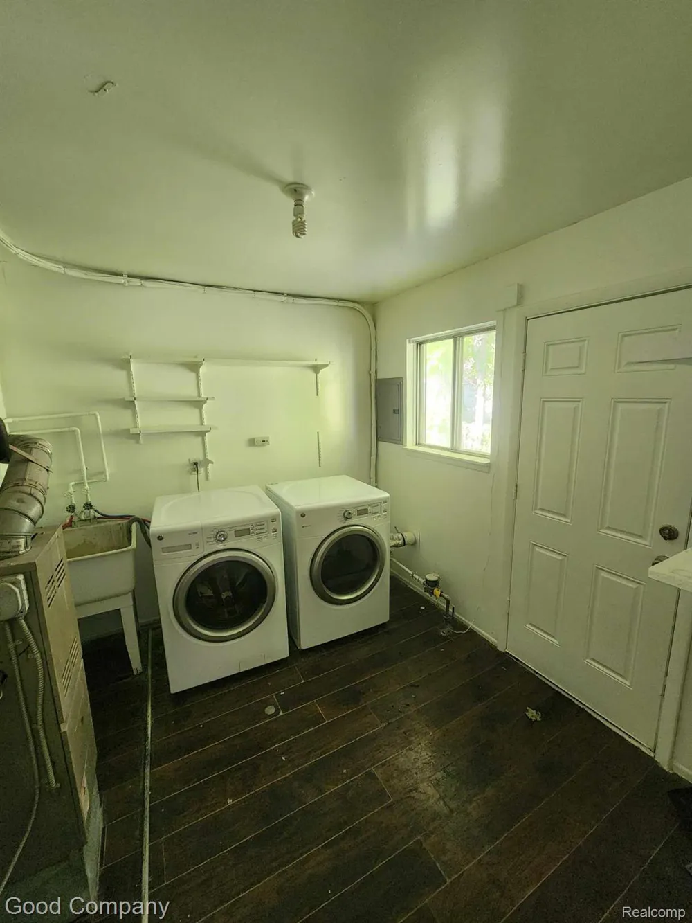 8645 Dodge Avenue Warren City, MI 48089