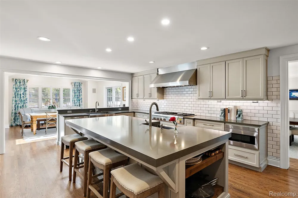 232 Guilford Road Bloomfield Hills City, MI 48304