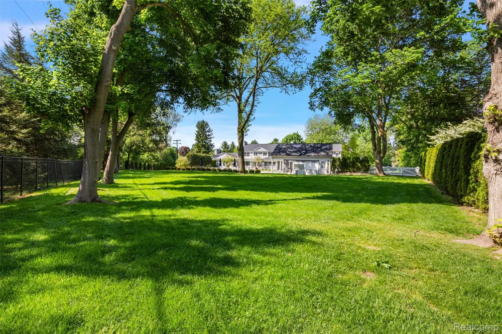 232 Guilford Road Bloomfield Hills City, MI 48304