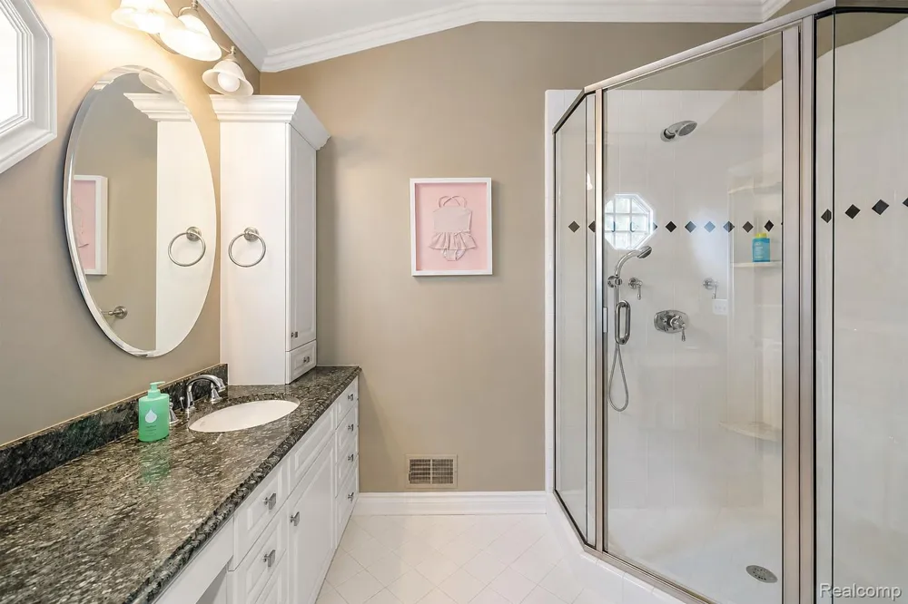 232 Guilford Road Bloomfield Hills City, MI 48304