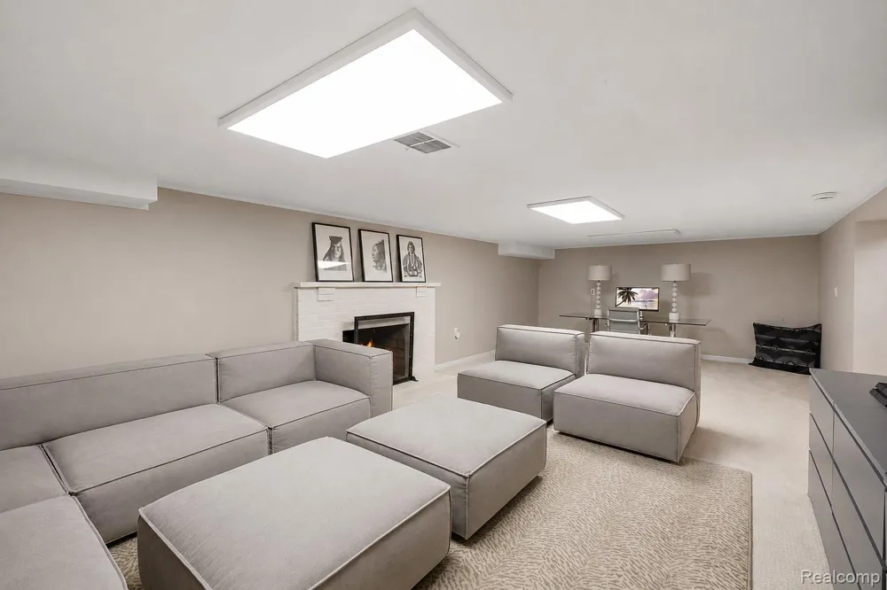 232 Guilford Road Bloomfield Hills City, MI 48304