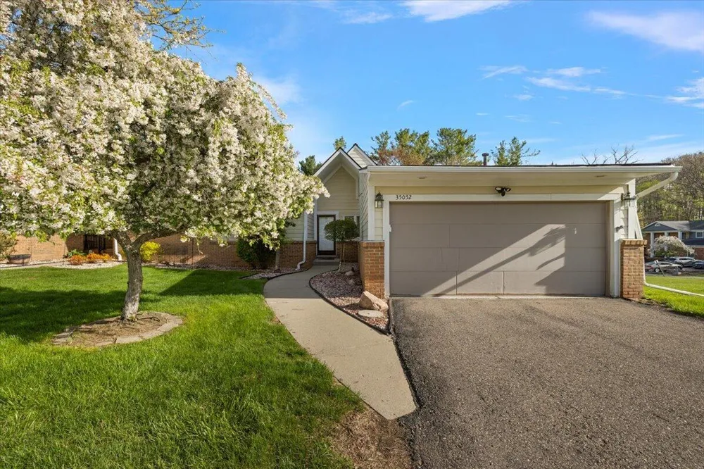35052 Meadow Lane Farmington Hills City, MI 48335
