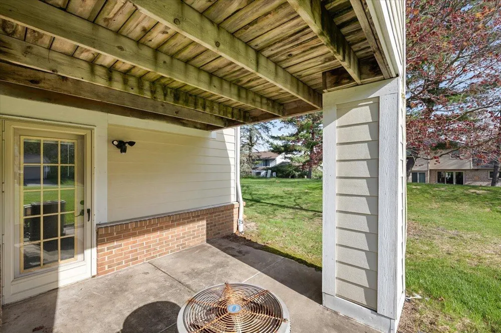 35052 Meadow Lane Farmington Hills City, MI 48335
