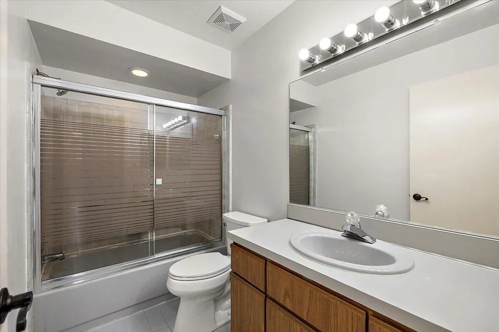 35052 Meadow Lane Farmington Hills City, MI 48335