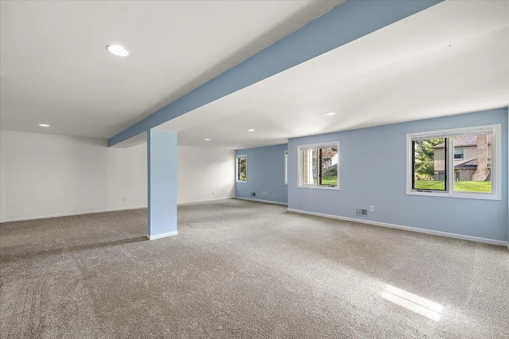 35052 Meadow Lane Farmington Hills City, MI 48335