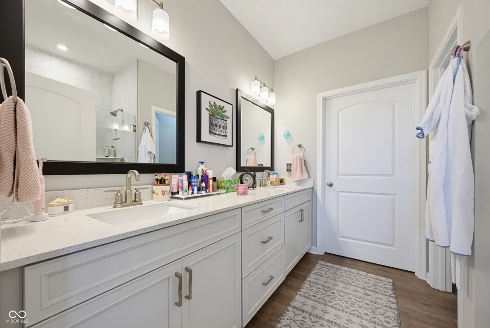 14442 Shrawley Court Carmel, IN 46074