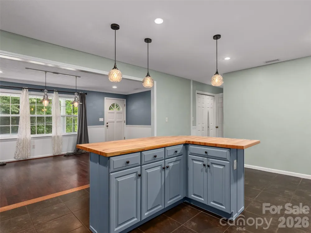 921 Indian Hill Road Hendersonville, NC 28791