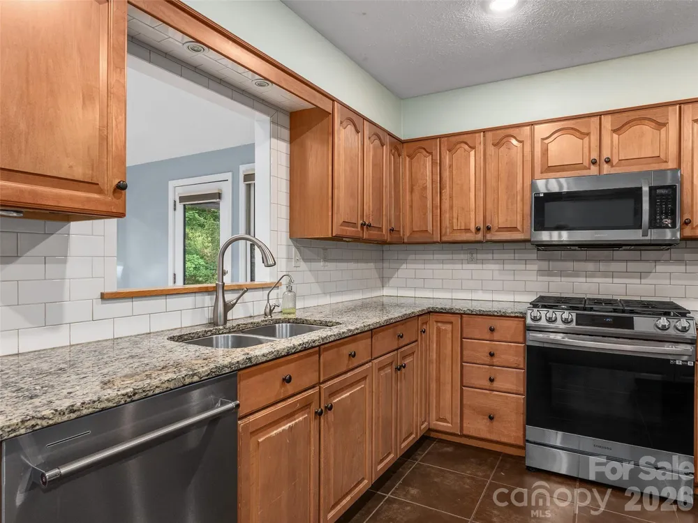 921 Indian Hill Road Hendersonville, NC 28791