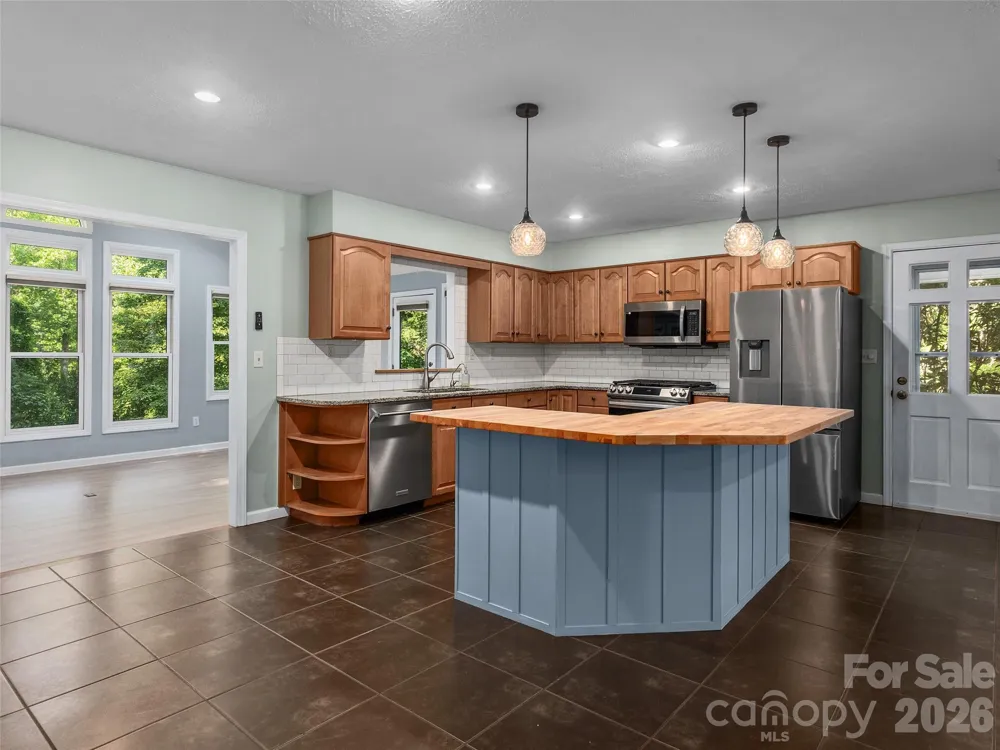 921 Indian Hill Road Hendersonville, NC 28791
