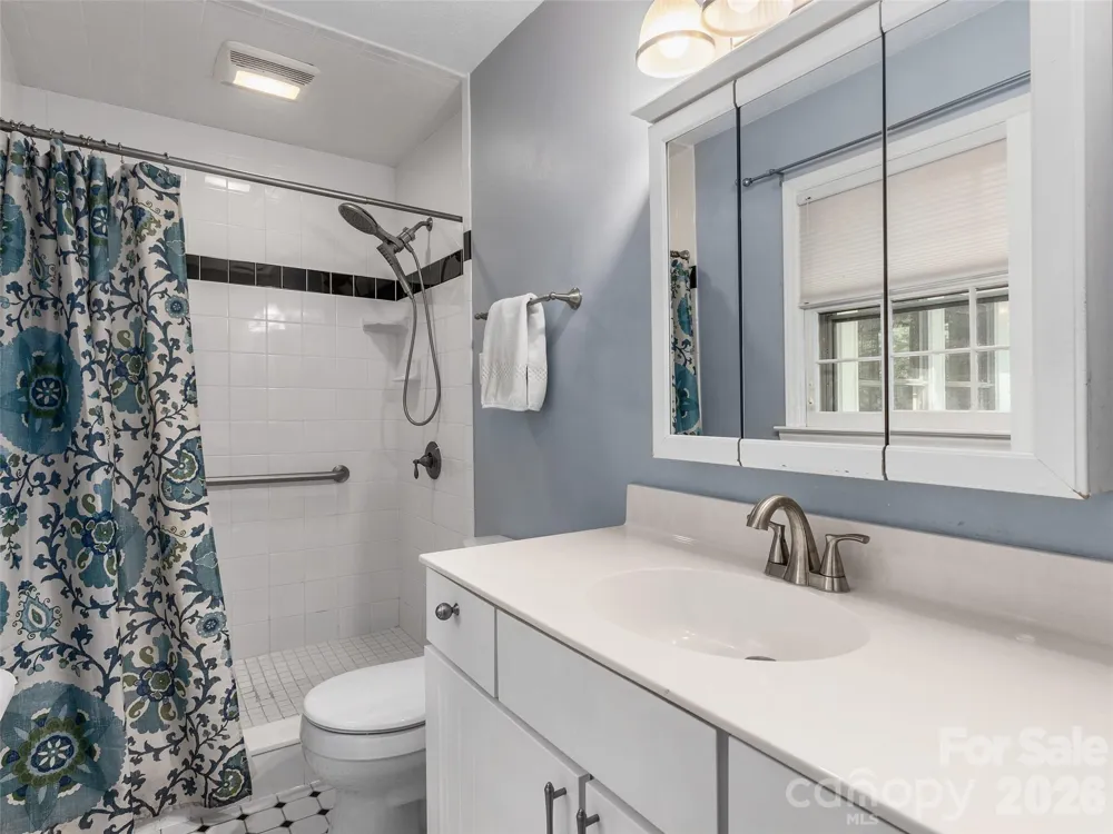 921 Indian Hill Road Hendersonville, NC 28791