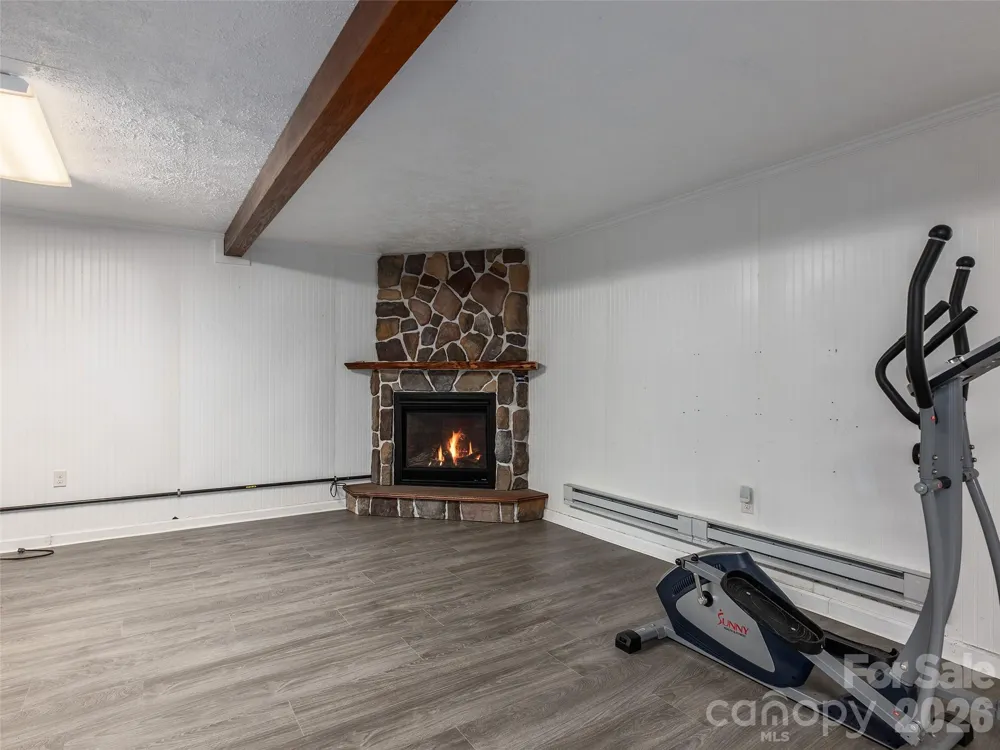 921 Indian Hill Road Hendersonville, NC 28791