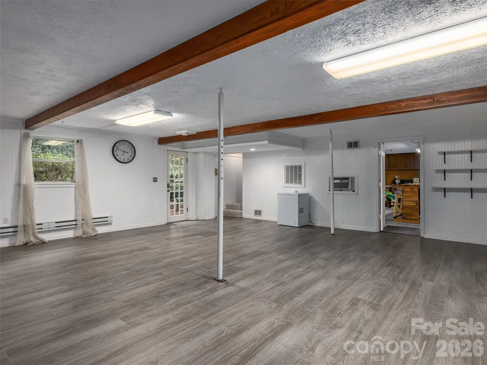 921 Indian Hill Road Hendersonville, NC 28791