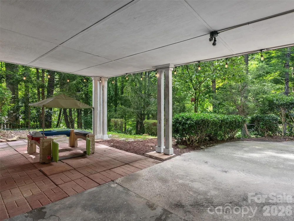 921 Indian Hill Road Hendersonville, NC 28791