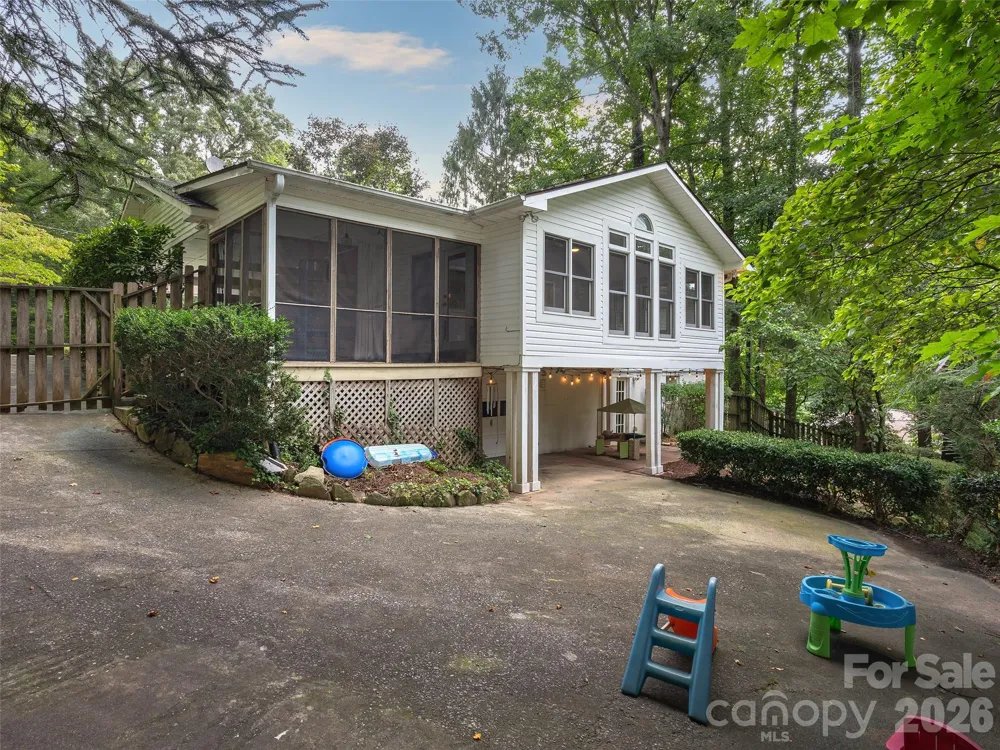 921 Indian Hill Road Hendersonville, NC 28791