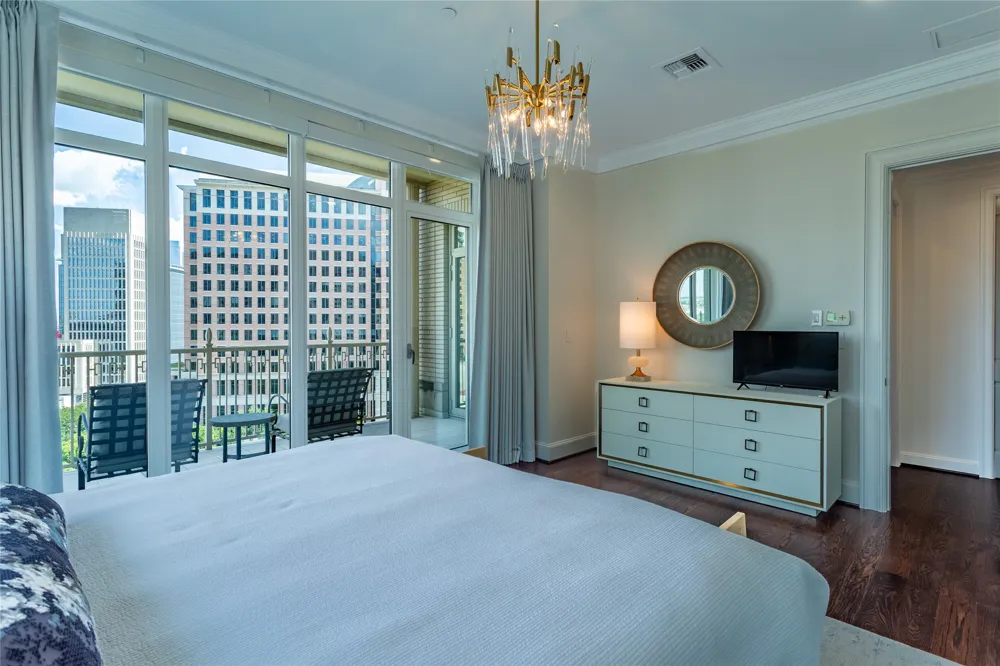 2525 Pearl Street #1001 Dallas, TX 75201