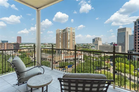 2525 Pearl Street #1001