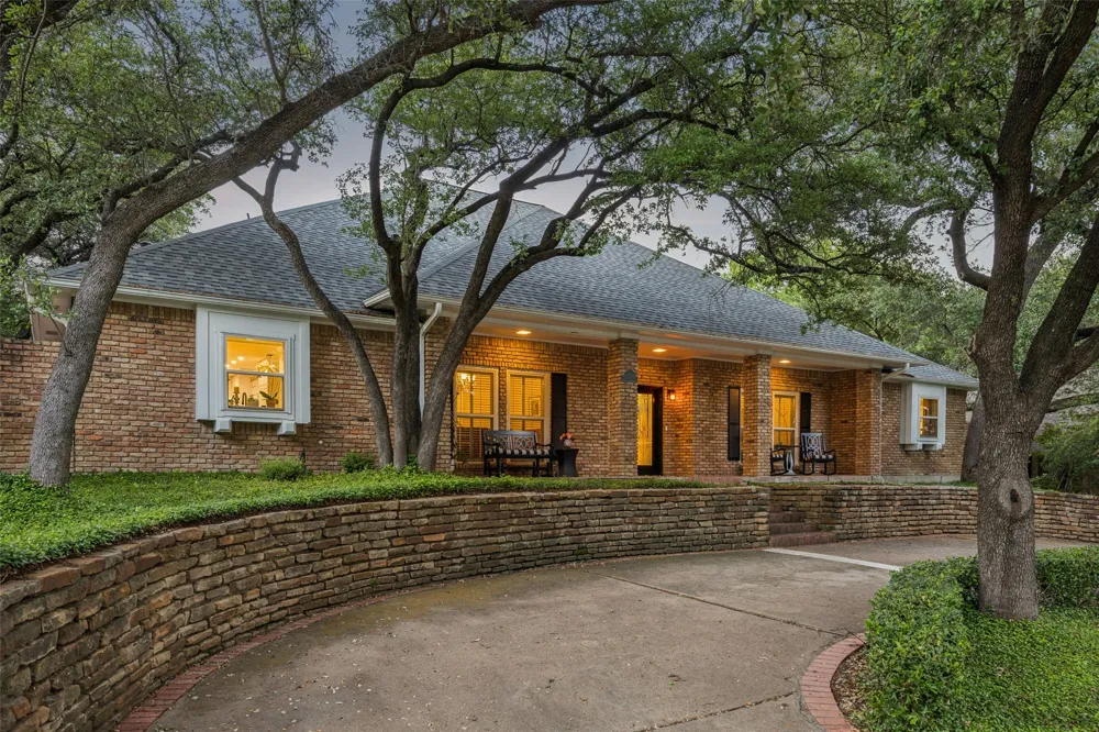 9631 Hilldale Drive Dallas, TX 75231