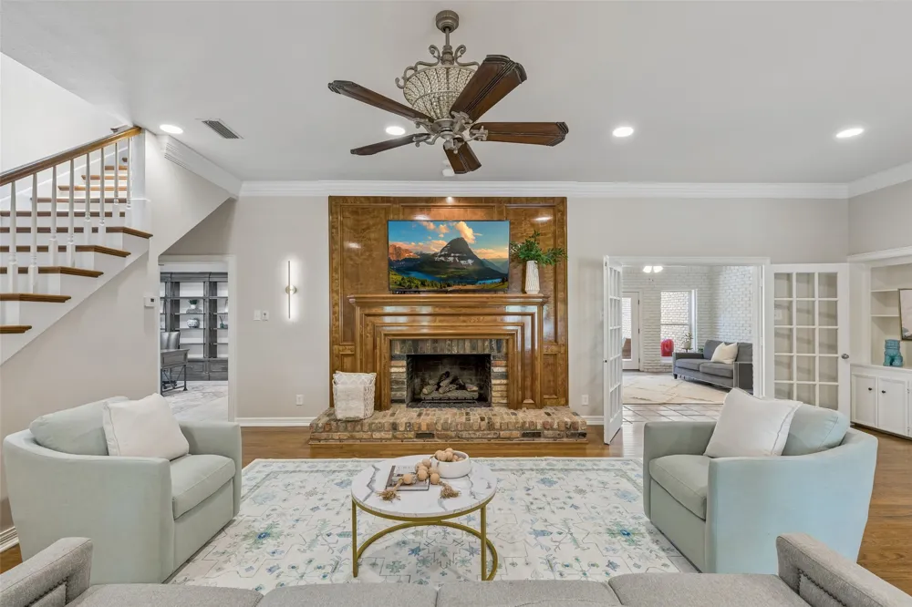 9631 Hilldale Drive Dallas, TX 75231