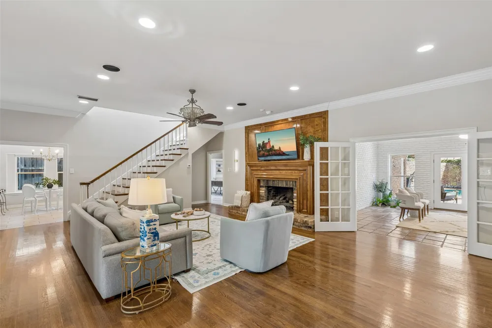 9631 Hilldale Drive Dallas, TX 75231