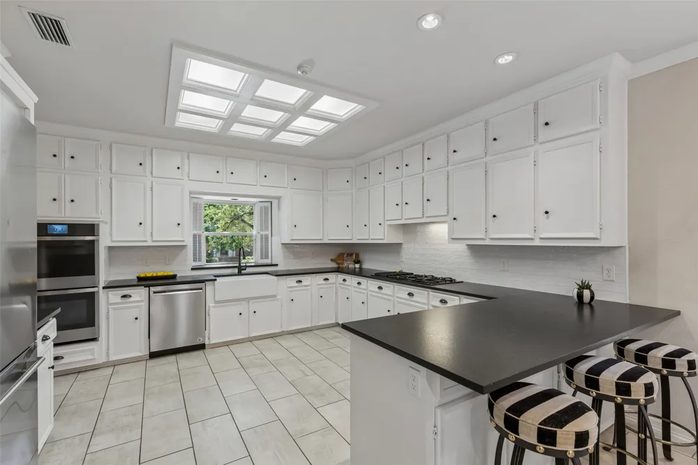 9631 Hilldale Drive Dallas, TX 75231