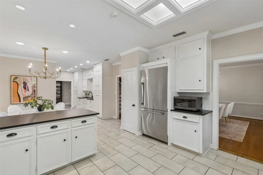 9631 Hilldale Drive Dallas, TX 75231