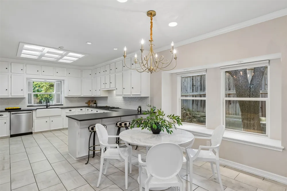 9631 Hilldale Drive Dallas, TX 75231