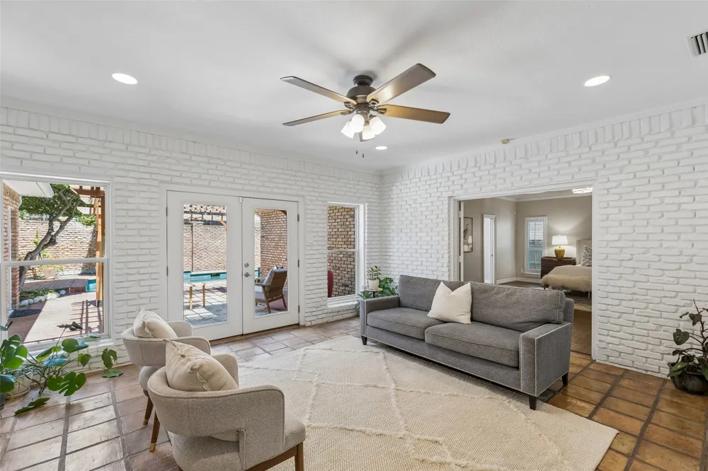 9631 Hilldale Drive Dallas, TX 75231