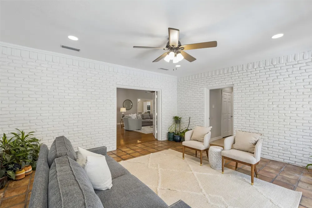 9631 Hilldale Drive Dallas, TX 75231