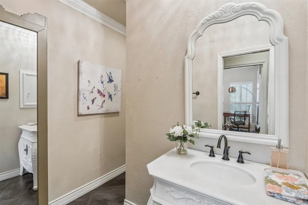 9631 Hilldale Drive Dallas, TX 75231