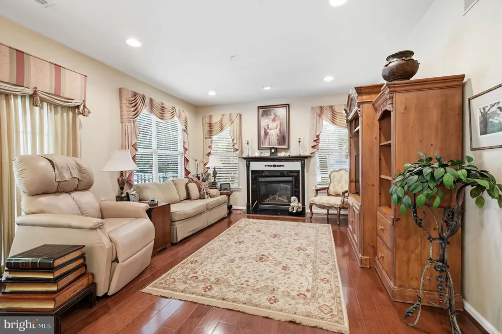 1001 MONROE DRIVE Warwick, PA 18974