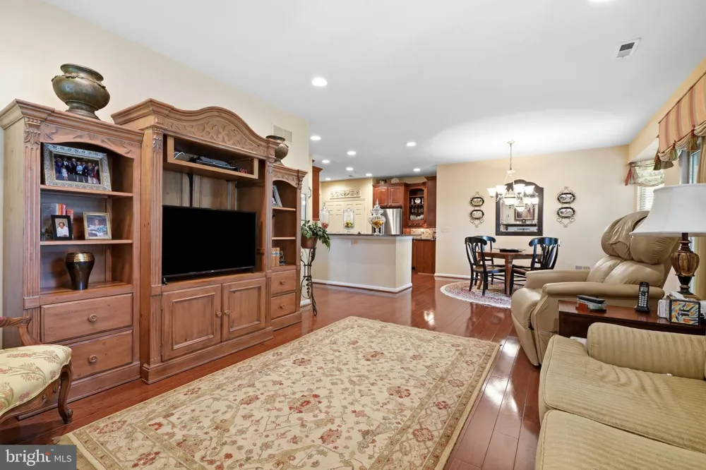 1001 MONROE DRIVE Warwick, PA 18974