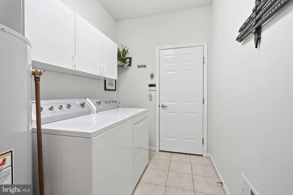 1001 MONROE DRIVE Warwick, PA 18974