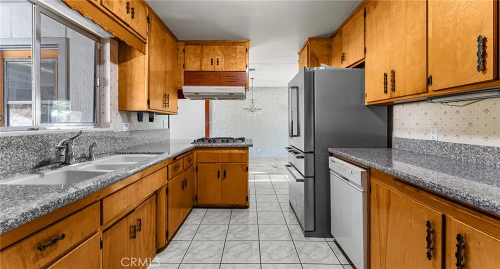 706 Quince Upland, CA 91786