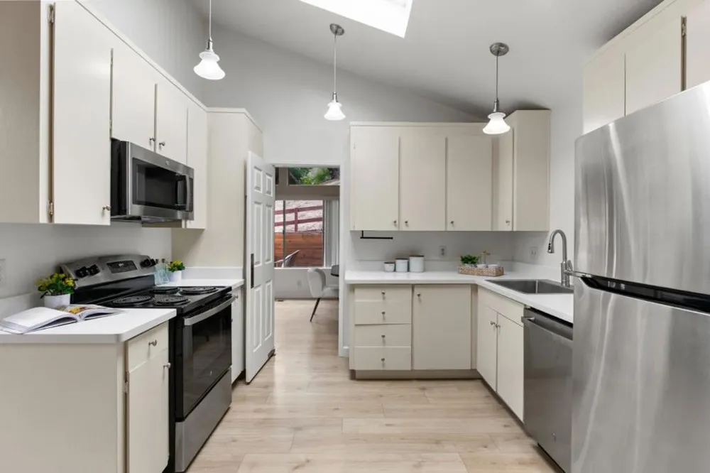 22990 Cricket Hill Road Cupertino, CA 95014