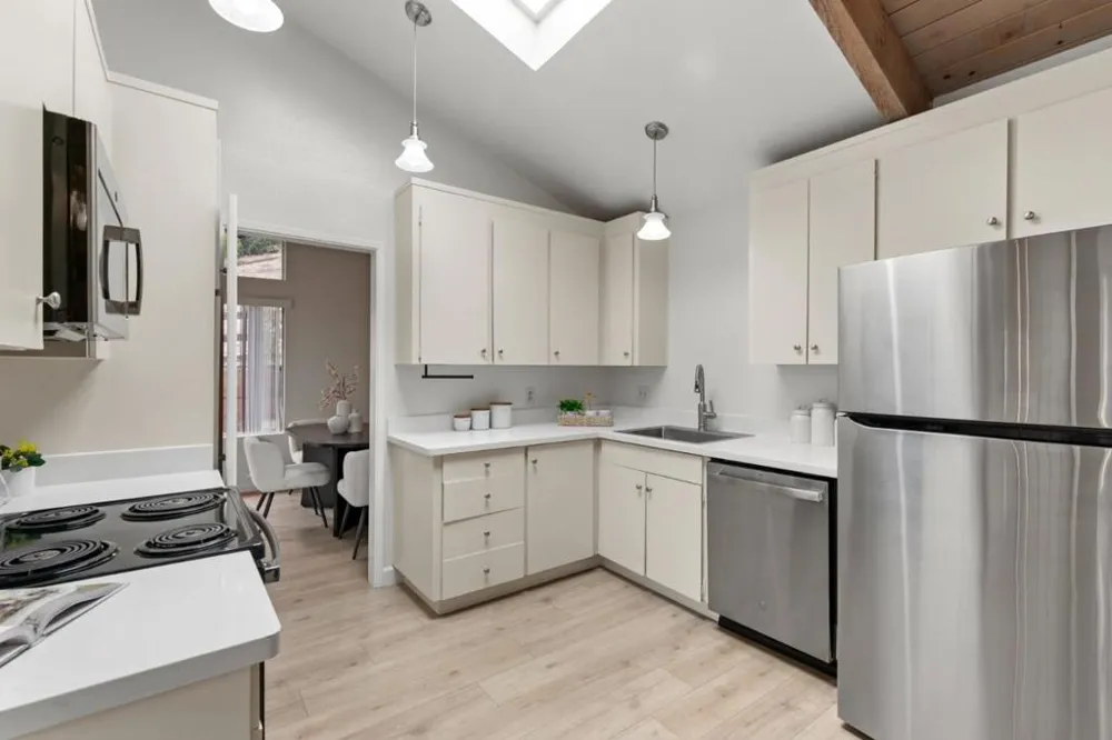 22990 Cricket Hill Road Cupertino, CA 95014