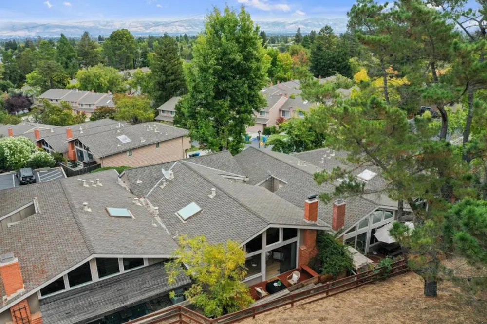 22990 Cricket Hill Road Cupertino, CA 95014