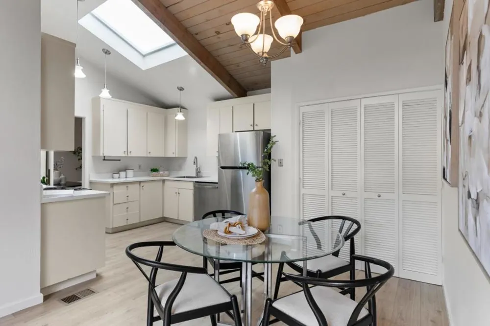 22990 Cricket Hill Road Cupertino, CA 95014