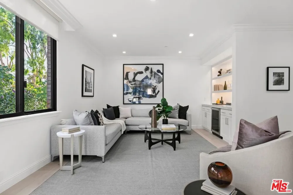 300 Swall Drive #256 Beverly Hills, CA 90211