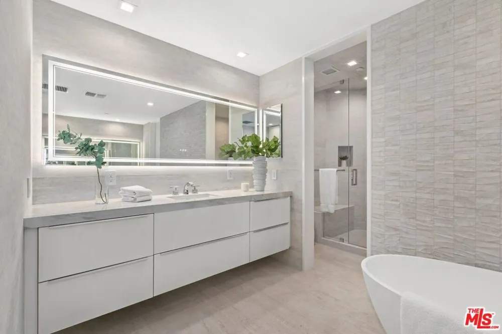 300 Swall Drive #256 Beverly Hills, CA 90211
