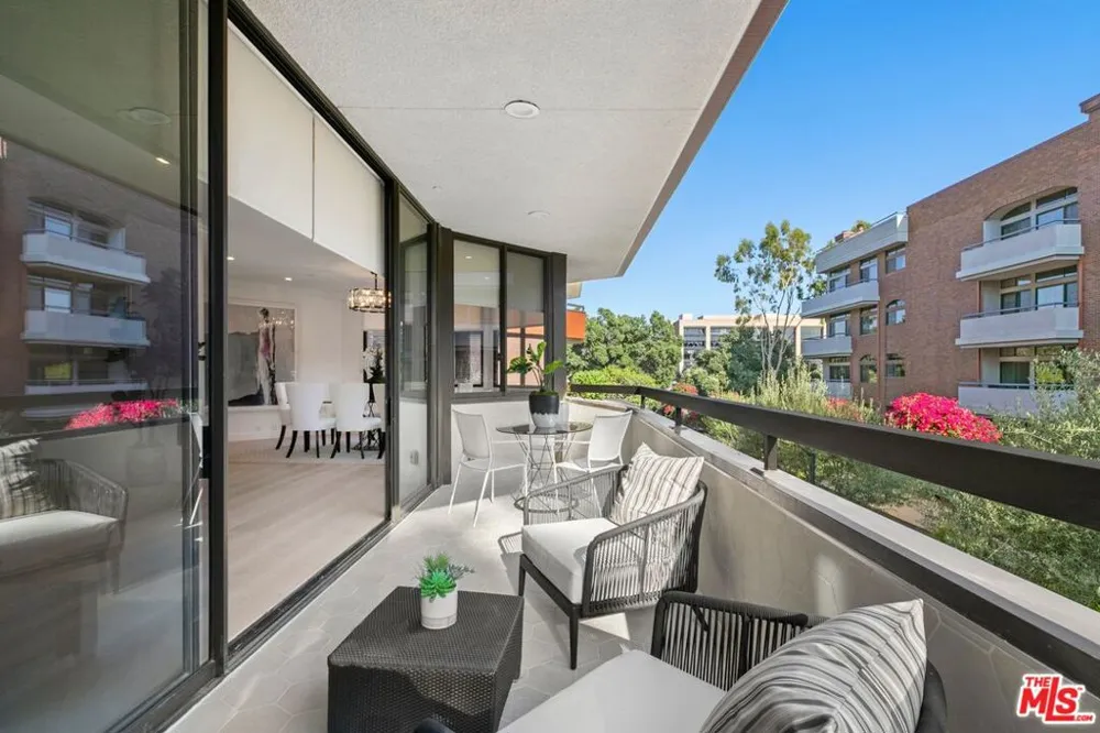300 Swall Drive #256 Beverly Hills, CA 90211
