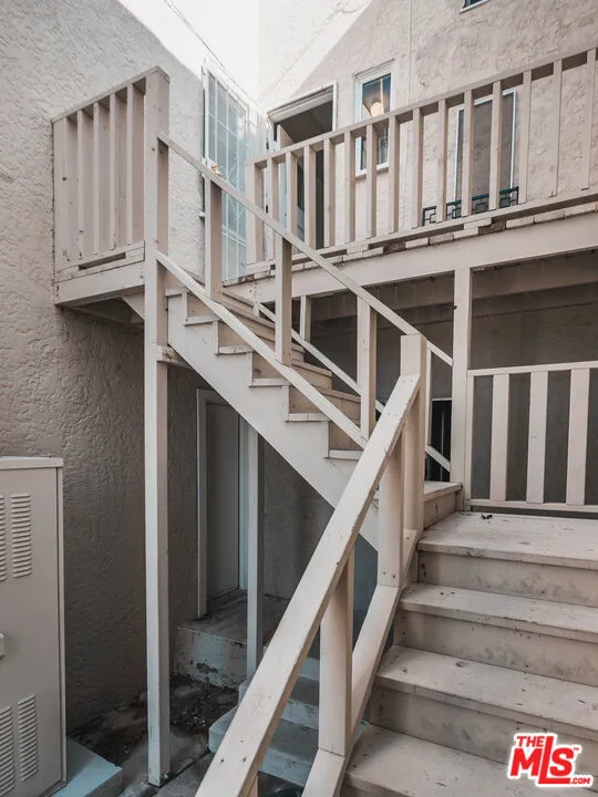 817 Westmount Drive #819.5 West Hollywood, CA 90069