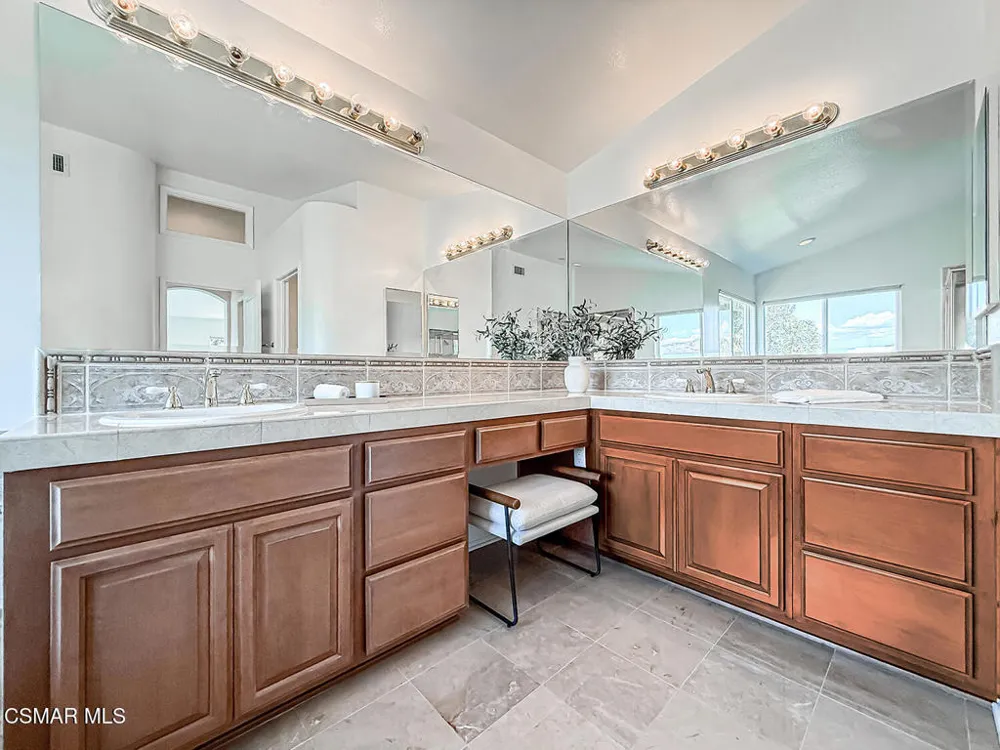 1971 Seabreeze Street Thousand Oaks, CA 91320