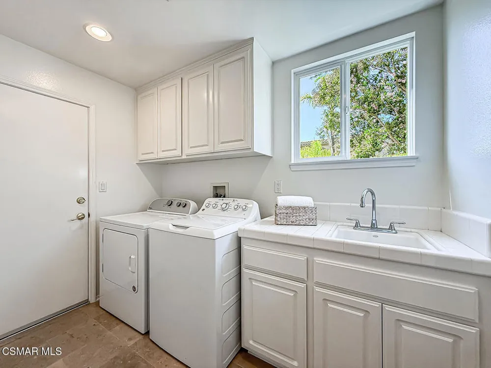 1971 Seabreeze Street Thousand Oaks, CA 91320
