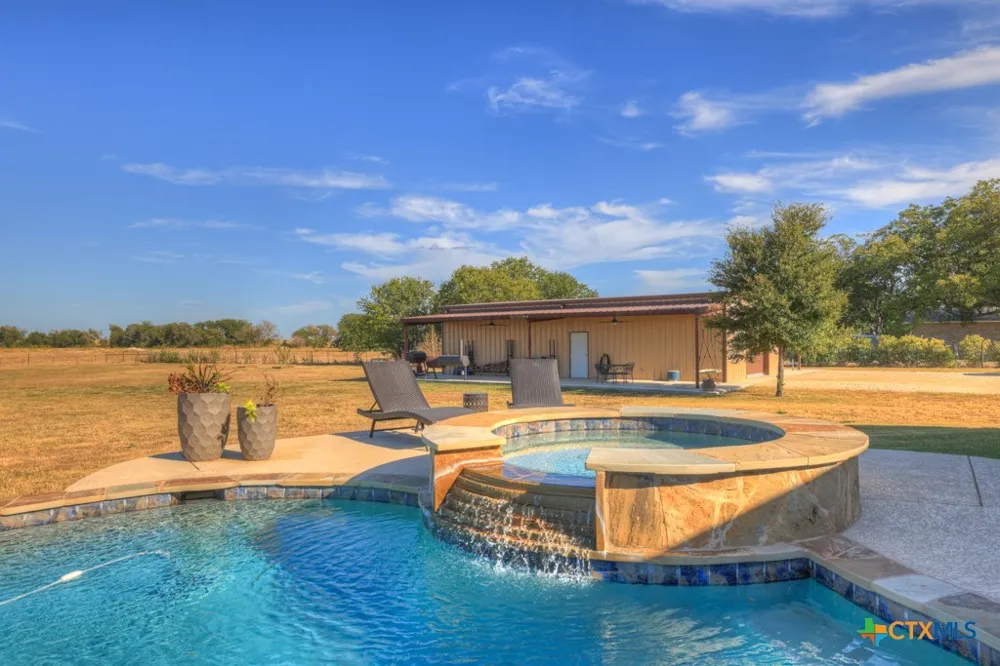 8383 State Highway 123 Seguin, TX 78155