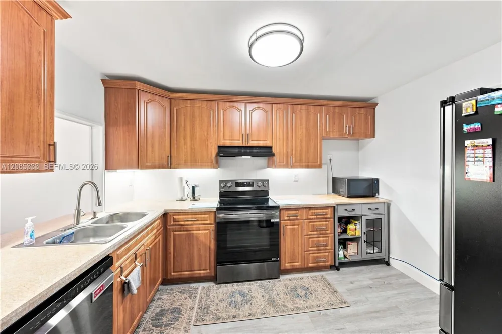 3930 Inverrary Blvd #602-D Lauderhill, FL 33319