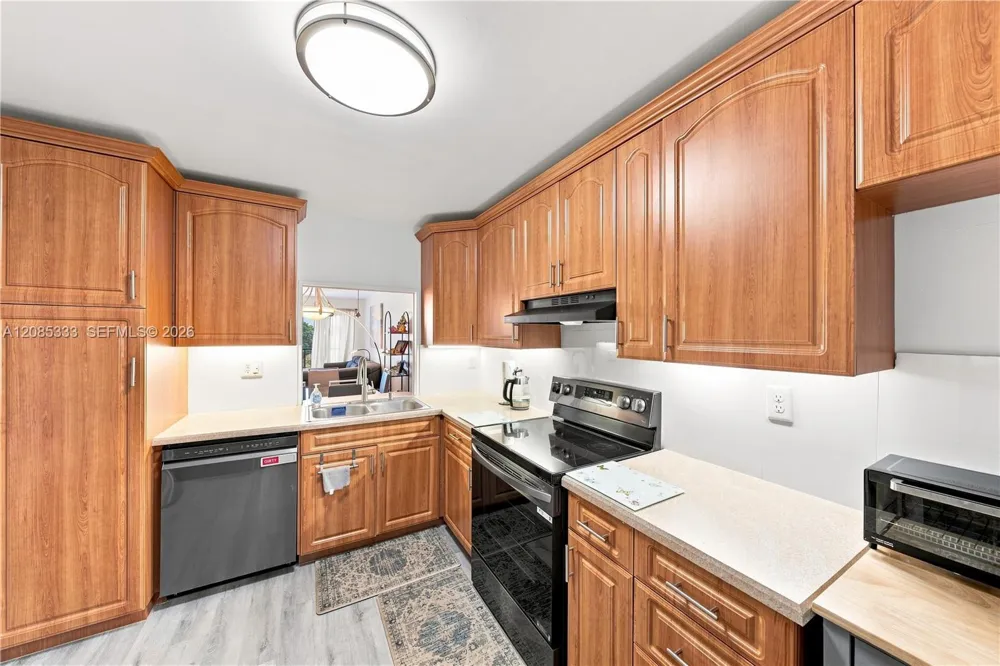 3930 Inverrary Blvd #602-D Lauderhill, FL 33319