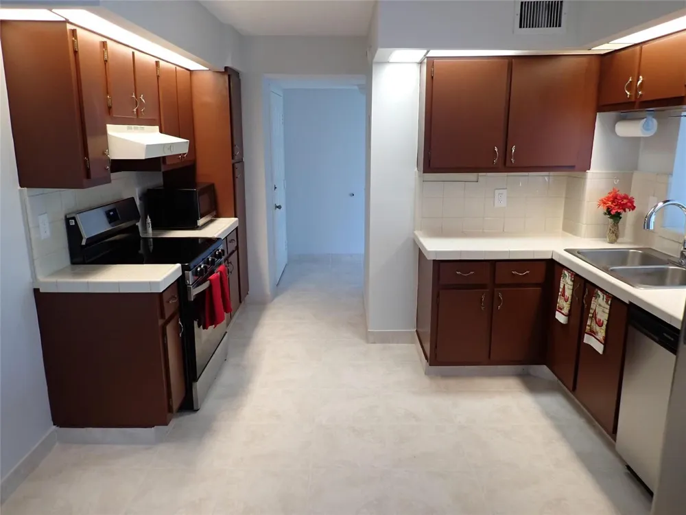 106 Lake Emerald Drive #401 Oakland Park, FL 33309