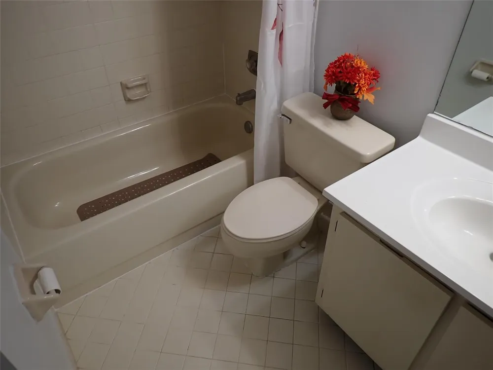 106 Lake Emerald Drive #401 Oakland Park, FL 33309