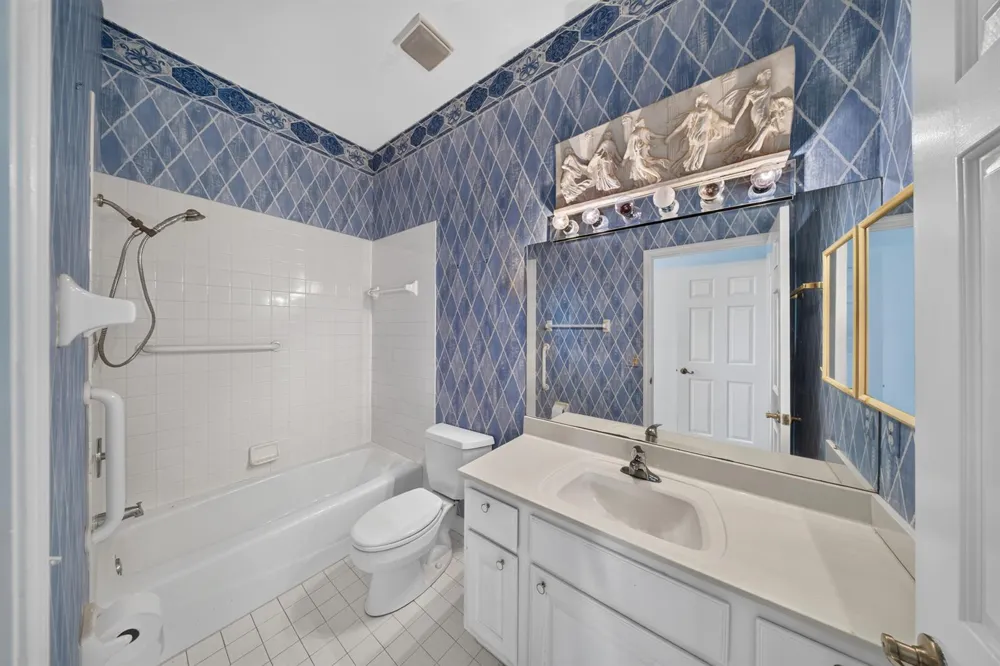 9437 POINCIANA COURT Fort Pierce, FL 34951