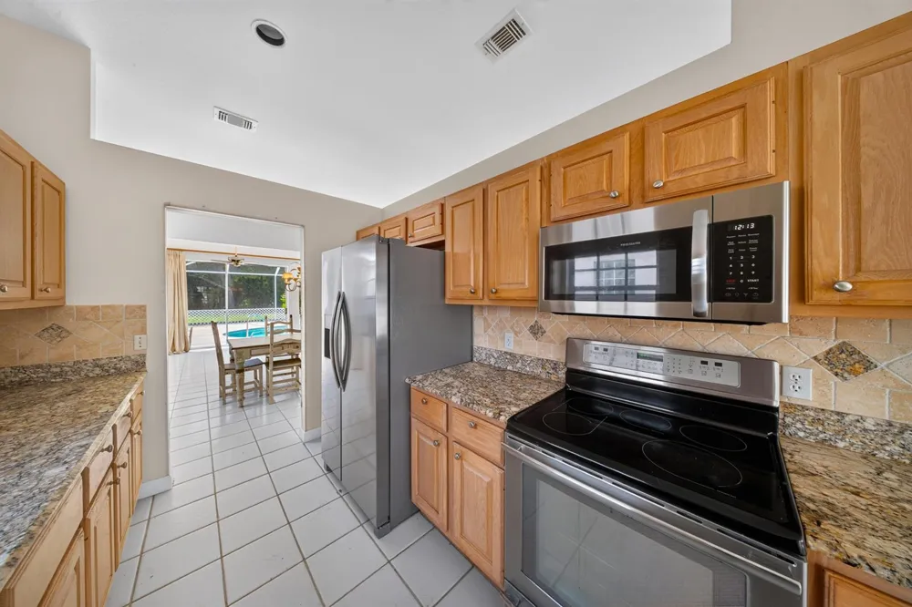 9437 POINCIANA COURT Fort Pierce, FL 34951